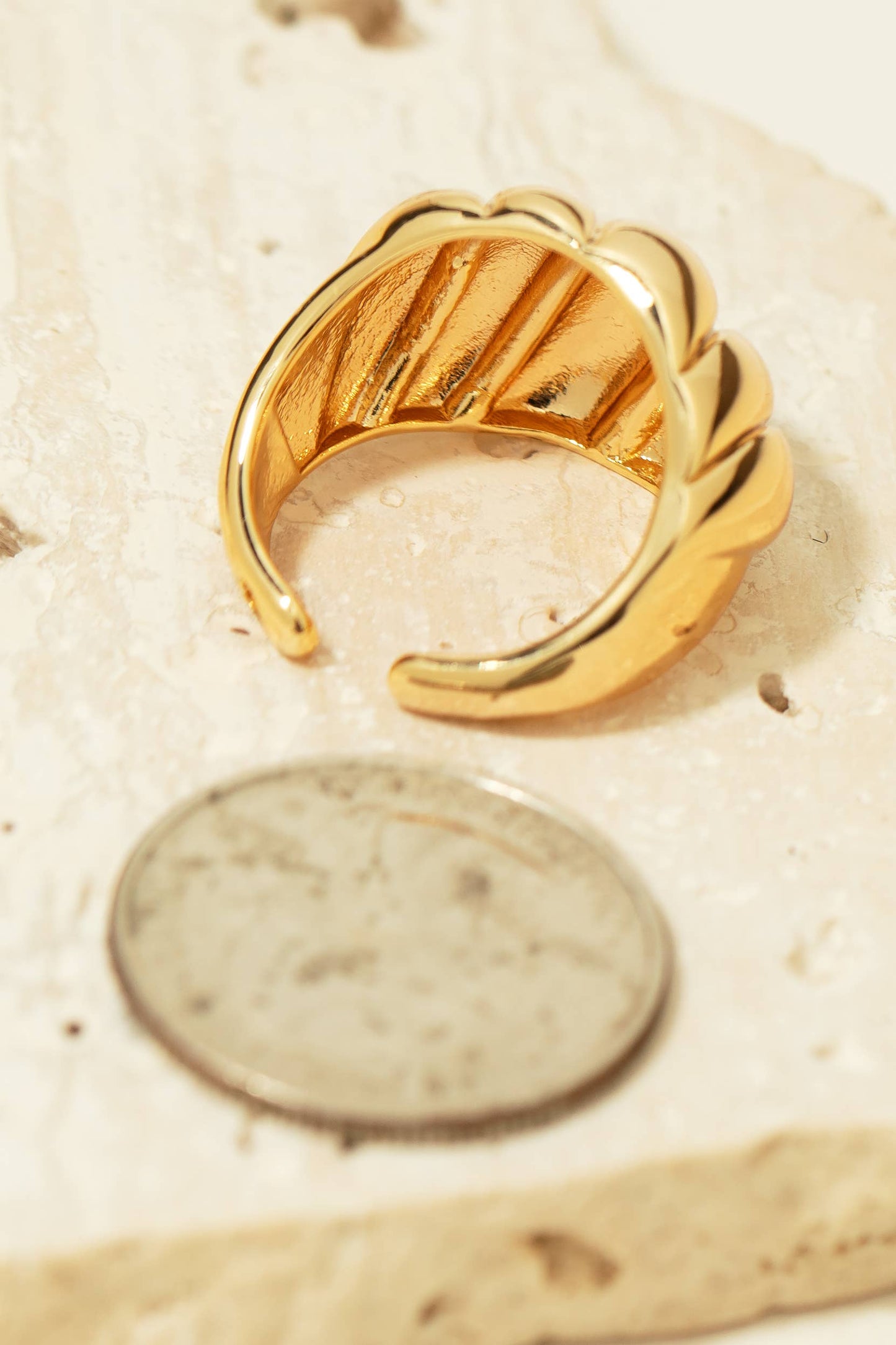 Ribbed Statement Ring: Gold