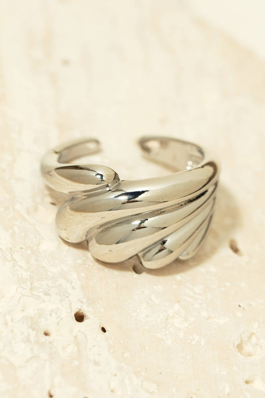 Ribbed Wave Statement Ring: Silver