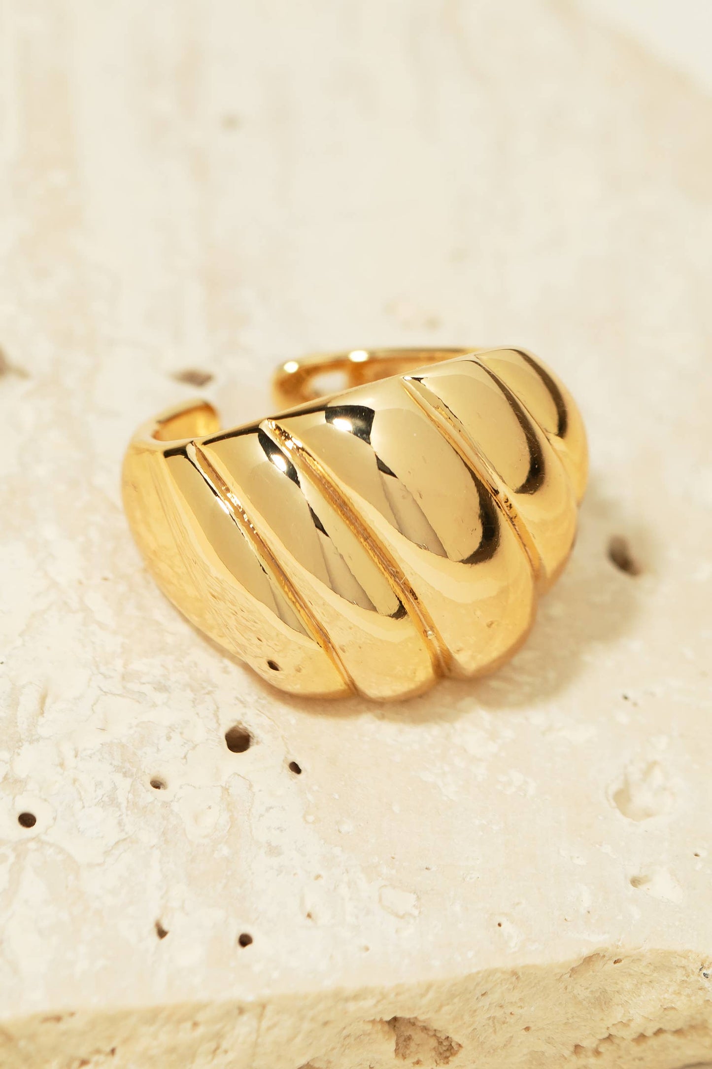 Ribbed Statement Ring: Gold